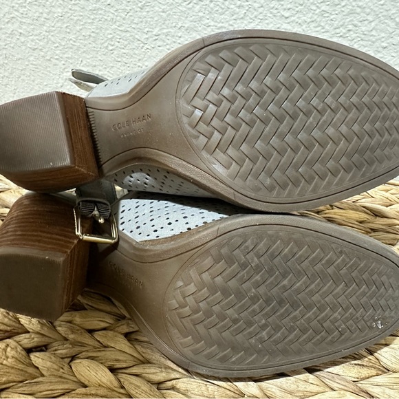 Adorable Bootie Heels - Picture 4 of 5